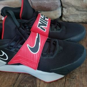 Boys nikes size 7 Y